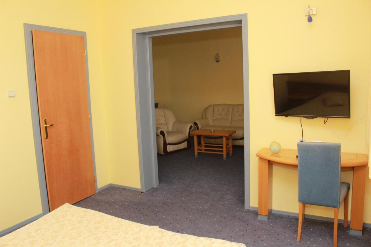 Hotel Prezident Palić Exteriör bild