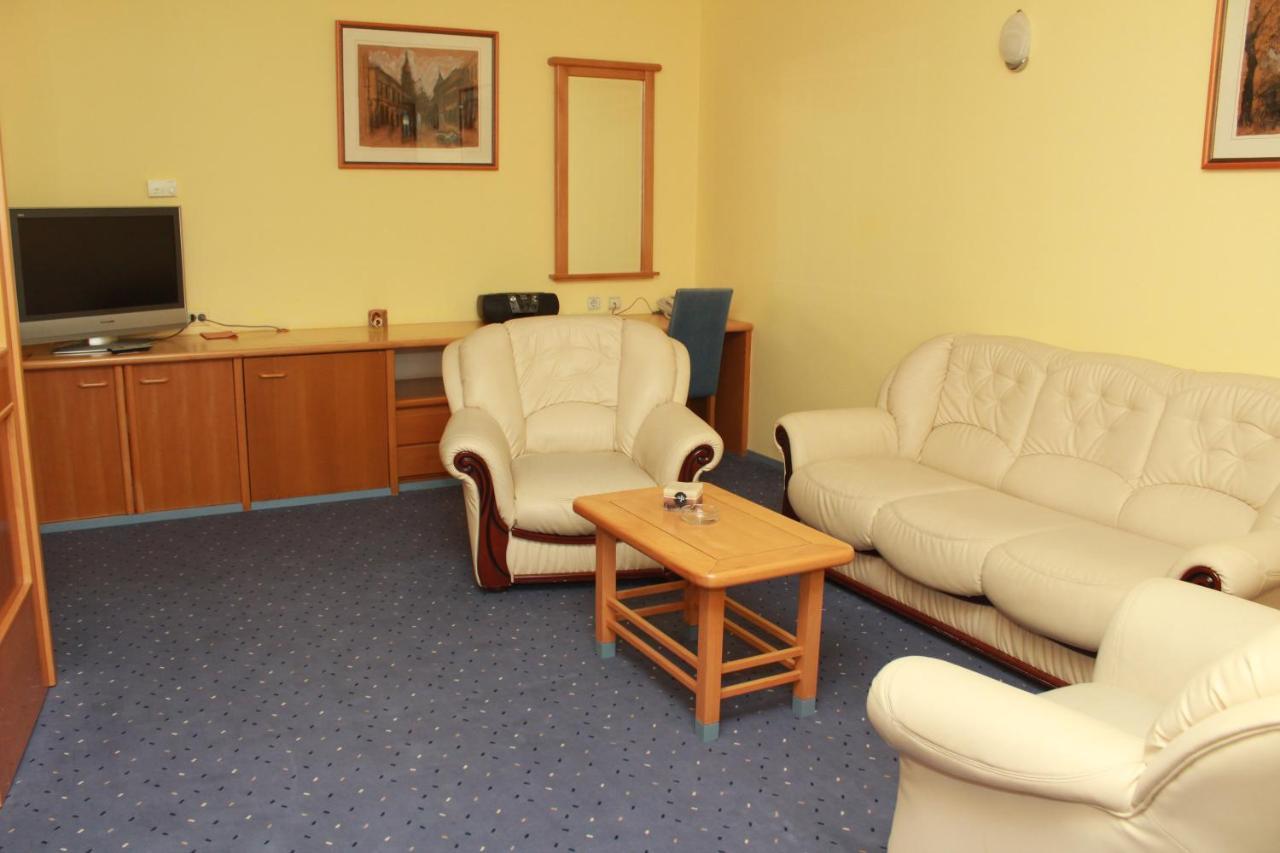 Hotel Prezident Palić Exteriör bild