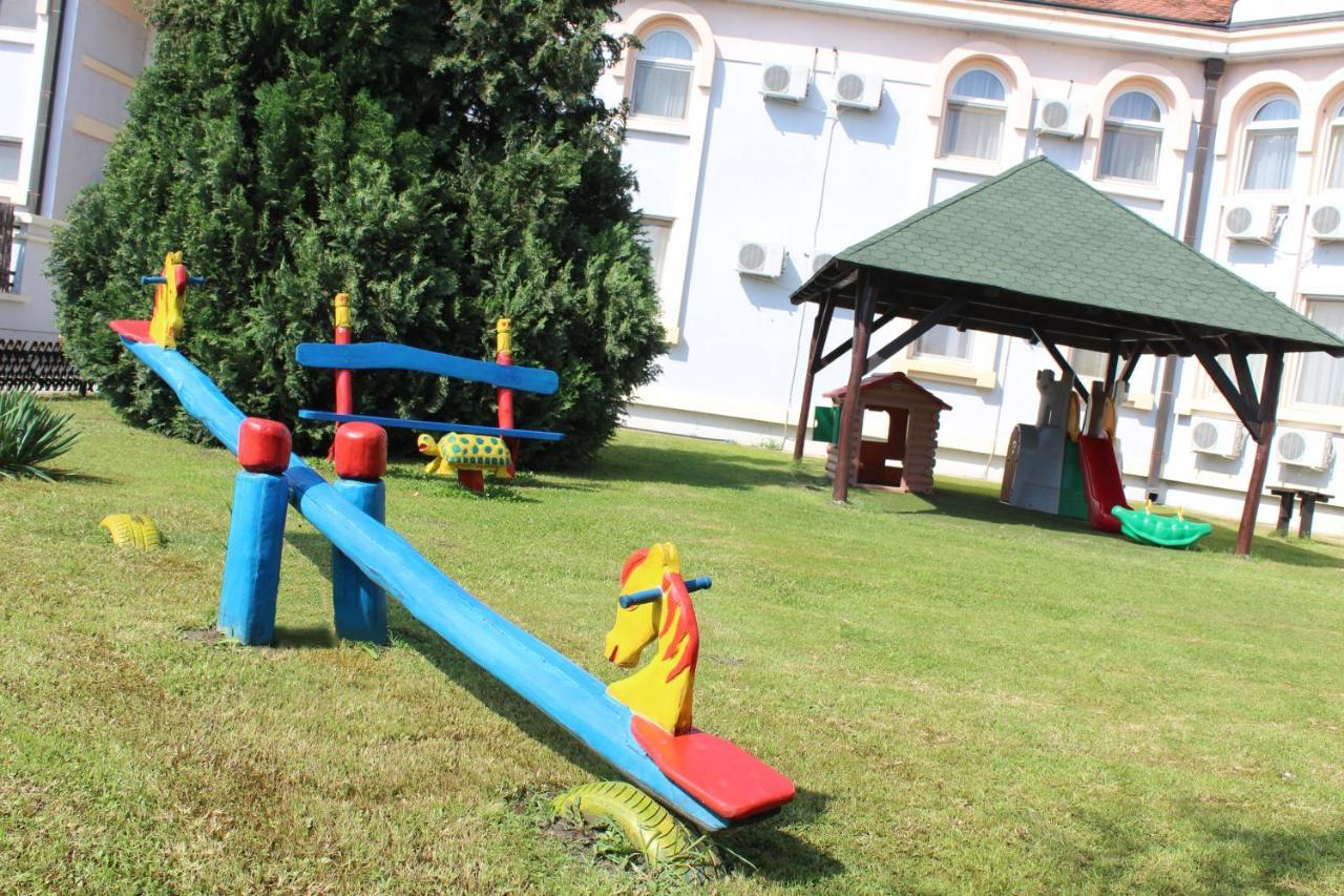 Hotel Prezident Palić Exteriör bild