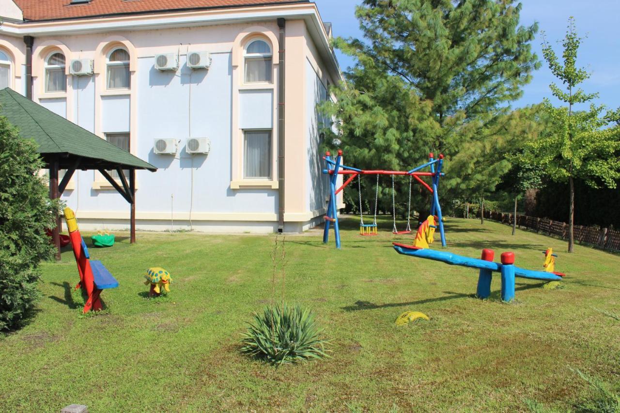 Hotel Prezident Palić Exteriör bild